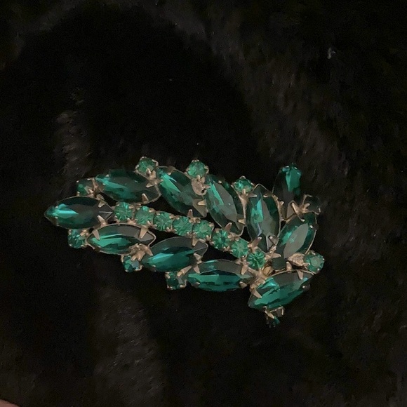 Beautiful Vintage pin for the Christmas Holidays - Picture 6 of 7